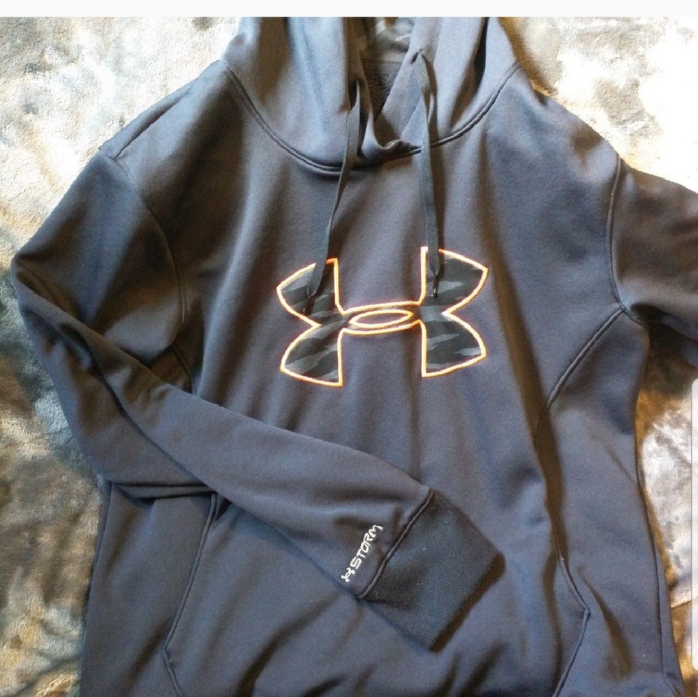 Black under armour hoodie with camo